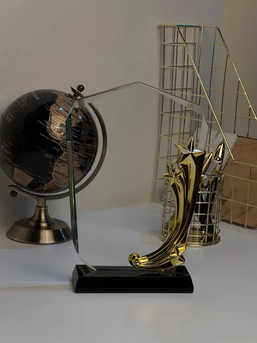 glass award trophy — variant 1