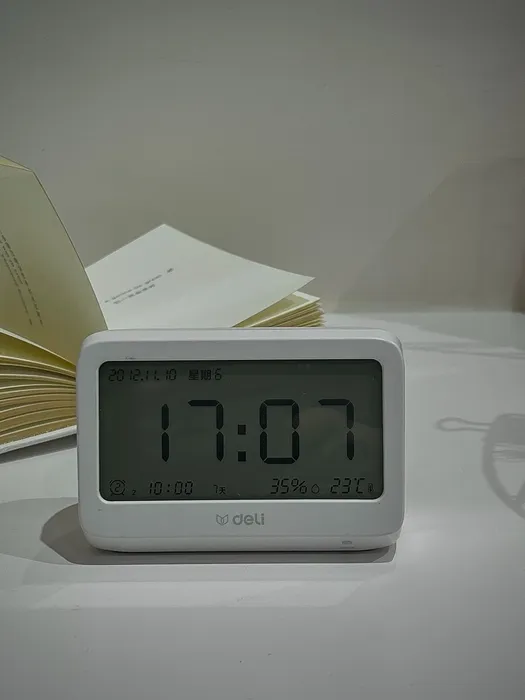 electric alarm clock